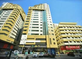 صورة لـ التصميم الخارجي للمبنى في 2 سما
